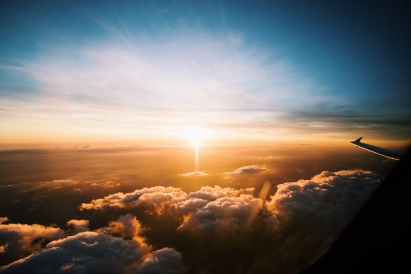 Avion au dessus des nuages